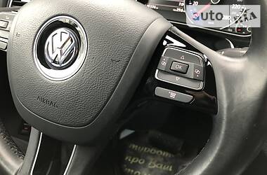Позашляховик / Кросовер Volkswagen Touareg 2013 в 