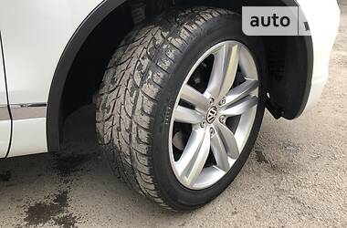Позашляховик / Кросовер Volkswagen Touareg 2013 в 