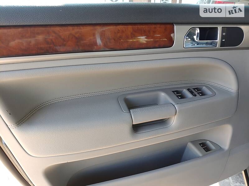 Позашляховик / Кросовер Volkswagen Touareg 2007 в Києві