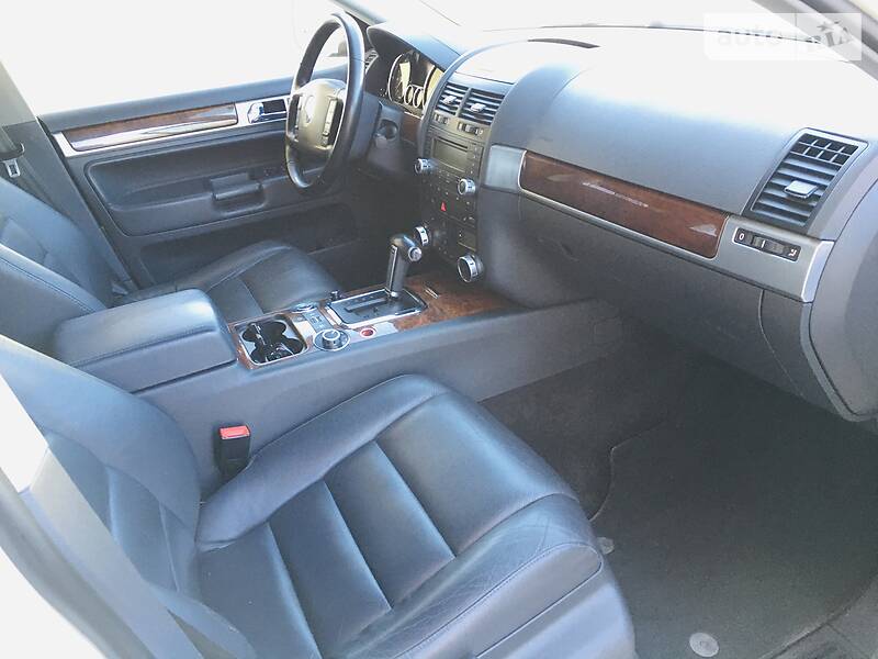 Позашляховик / Кросовер Volkswagen Touareg 2008 в Новомосковську