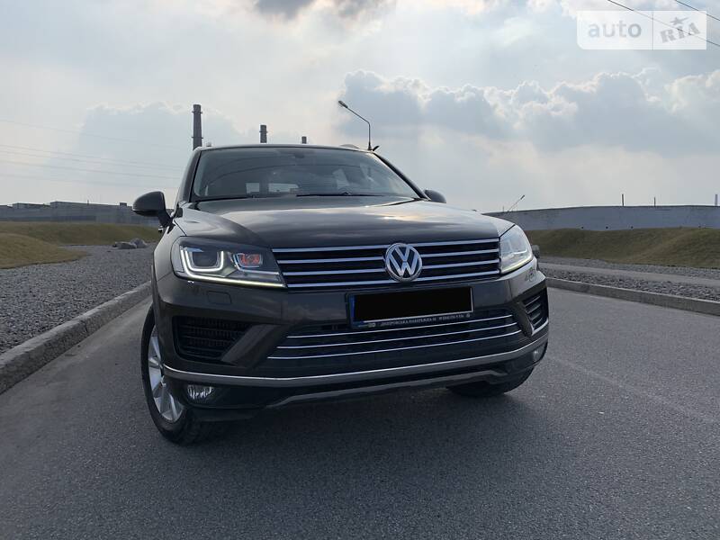 Позашляховик / Кросовер Volkswagen Touareg 2016 в Дніпрі фото 2 Позашляховик / Кросовер Volkswagen Touareg 2016 в Дніпрі