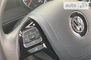 Позашляховик / Кросовер Volkswagen Touareg 2011 в 