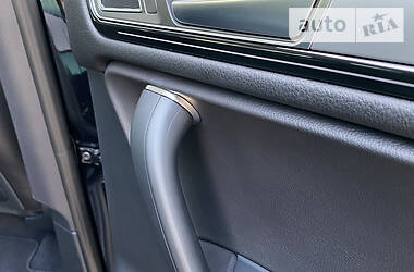 Позашляховик / Кросовер Volkswagen Touareg 2015 в 