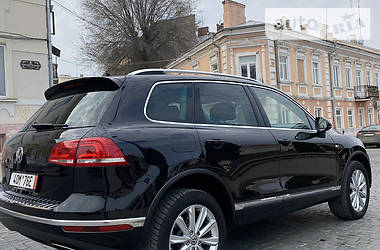 Позашляховик / Кросовер Volkswagen Touareg 2015 в 