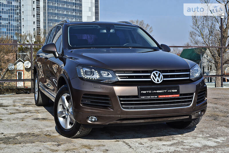 Позашляховик / Кросовер Volkswagen Touareg 2012 в 