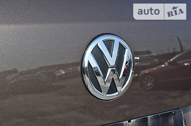 Позашляховик / Кросовер Volkswagen Touareg 2012 в 