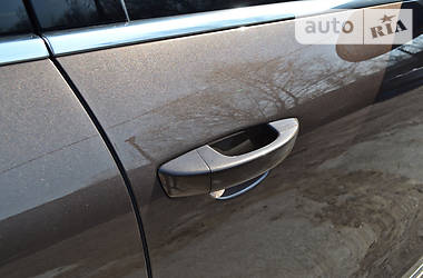 Позашляховик / Кросовер Volkswagen Touareg 2012 в 