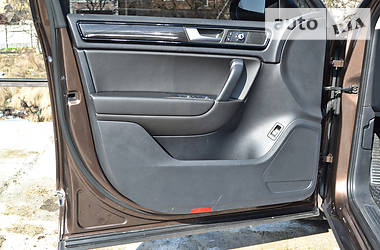 Позашляховик / Кросовер Volkswagen Touareg 2012 в 