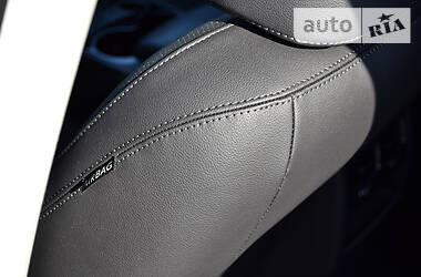 Позашляховик / Кросовер Volkswagen Touareg 2012 в 
