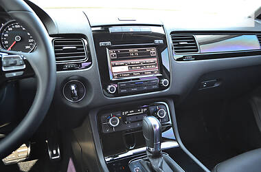 Позашляховик / Кросовер Volkswagen Touareg 2012 в 
