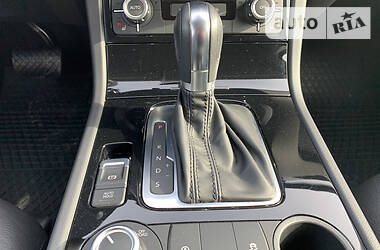 Позашляховик / Кросовер Volkswagen Touareg 2011 в 