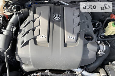Позашляховик / Кросовер Volkswagen Touareg 2011 в 