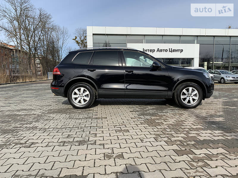 Внедорожник / Кроссовер Volkswagen Touareg 2011 в Житомире