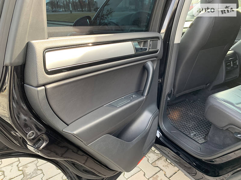 Внедорожник / Кроссовер Volkswagen Touareg 2011 в Житомире