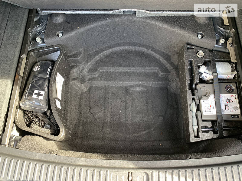 Внедорожник / Кроссовер Volkswagen Touareg 2011 в Житомире