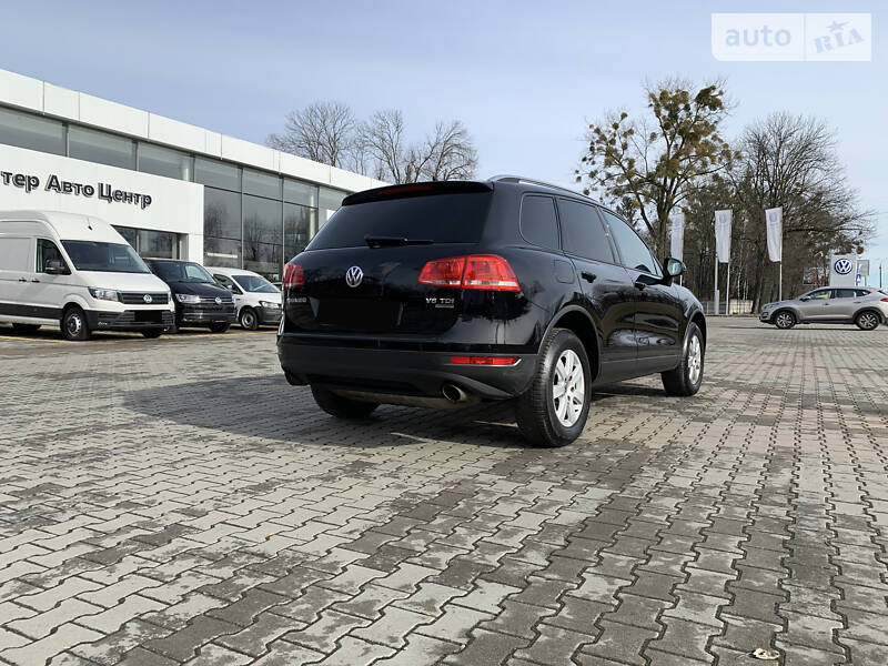 Внедорожник / Кроссовер Volkswagen Touareg 2011 в Житомире