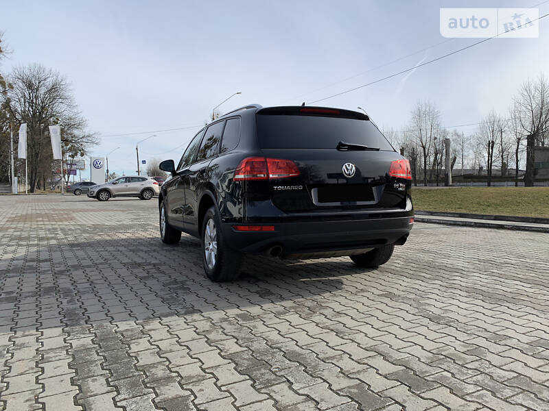 Внедорожник / Кроссовер Volkswagen Touareg 2011 в Житомире