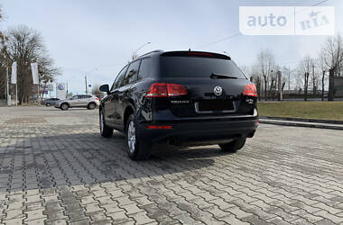 Позашляховик / Кросовер Volkswagen Touareg 2011 в 