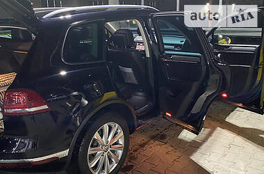 Позашляховик / Кросовер Volkswagen Touareg 2015 в 