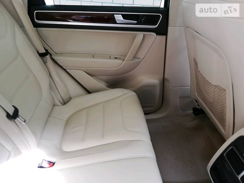 Позашляховик / Кросовер Volkswagen Touareg 2011 в Харкові