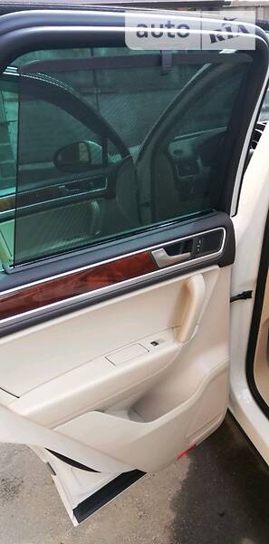 Позашляховик / Кросовер Volkswagen Touareg 2011 в Харкові