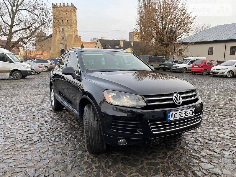 Позашляховик / Кросовер Volkswagen Touareg 2011 в Луцьку