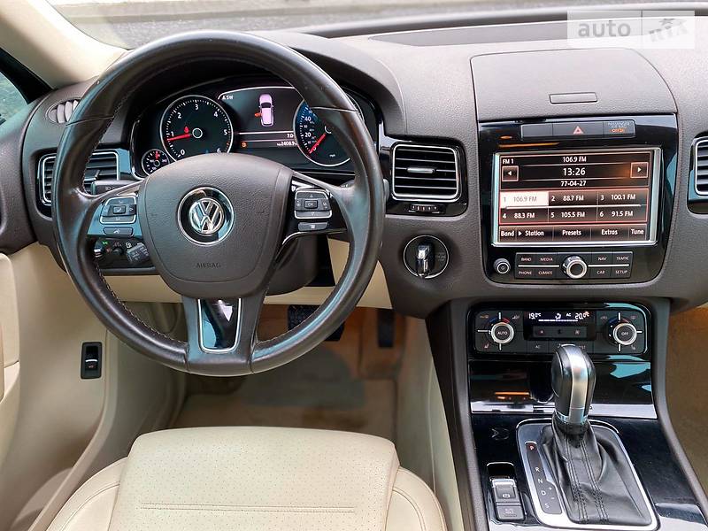 Позашляховик / Кросовер Volkswagen Touareg 2011 в Луцьку