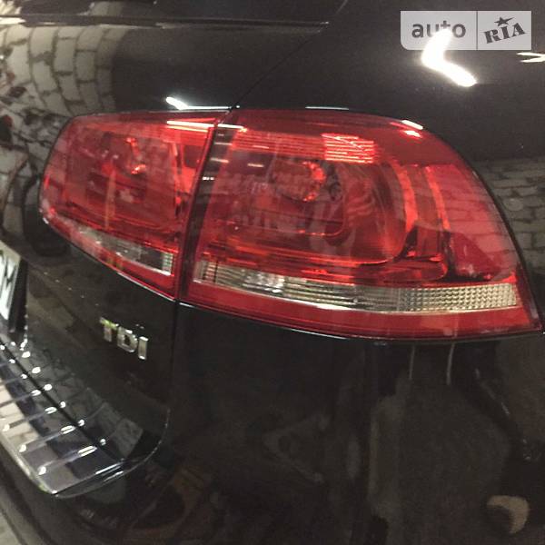 Позашляховик / Кросовер Volkswagen Touareg 2011 в Луцьку