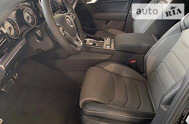 Позашляховик / Кросовер Volkswagen Touareg 2020 в 