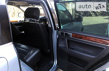 Позашляховик / Кросовер Volkswagen Touareg 2004 в 