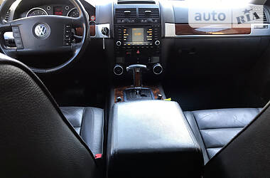 Позашляховик / Кросовер Volkswagen Touareg 2004 в 