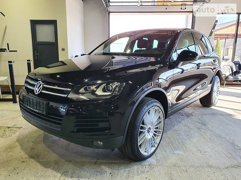 Позашляховик / Кросовер Volkswagen Touareg 2012 в 