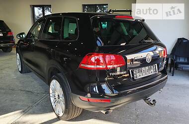 Позашляховик / Кросовер Volkswagen Touareg 2012 в 