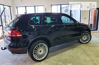Позашляховик / Кросовер Volkswagen Touareg 2012 в 