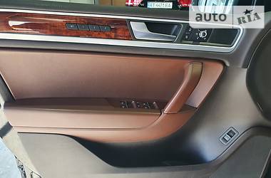 Позашляховик / Кросовер Volkswagen Touareg 2012 в 