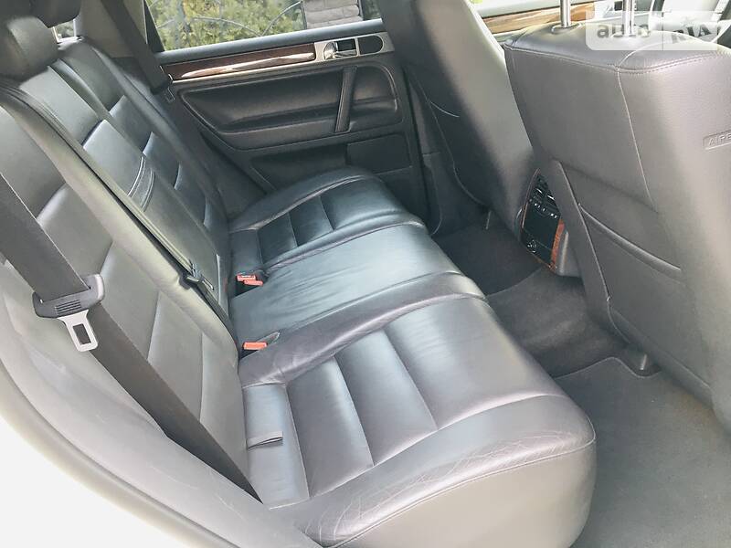 Позашляховик / Кросовер Volkswagen Touareg 2008 в Новомосковську