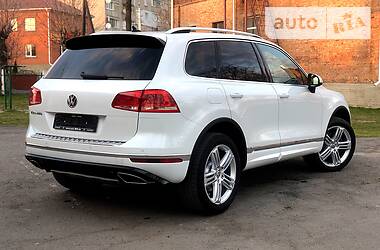 Внедорожник / Кроссовер Volkswagen Touareg 2015 в Виннице