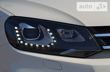 Позашляховик / Кросовер Volkswagen Touareg 2012 в 