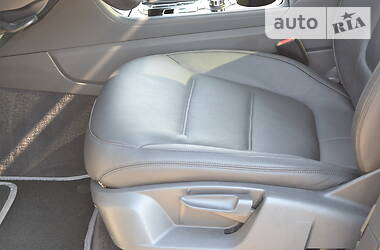 Позашляховик / Кросовер Volkswagen Touareg 2012 в 