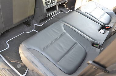 Позашляховик / Кросовер Volkswagen Touareg 2012 в 