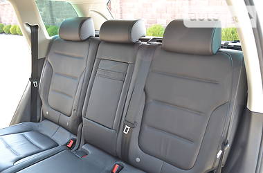 Позашляховик / Кросовер Volkswagen Touareg 2012 в 