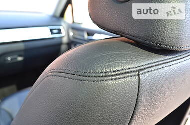 Позашляховик / Кросовер Volkswagen Touareg 2012 в 
