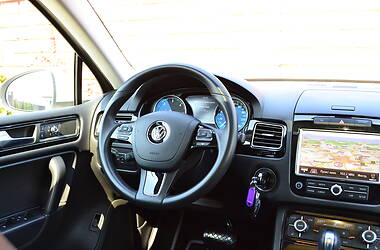 Позашляховик / Кросовер Volkswagen Touareg 2012 в 