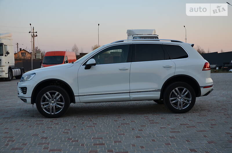 Позашляховик / Кросовер Volkswagen Touareg 2015 в Луцьку