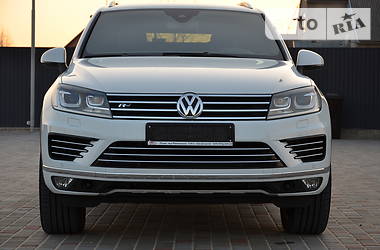 Внедорожник / Кроссовер Volkswagen Touareg 2015 в Луцке