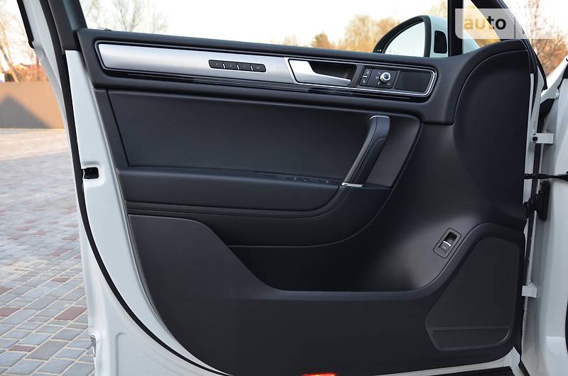 Позашляховик / Кросовер Volkswagen Touareg 2015 в Луцьку