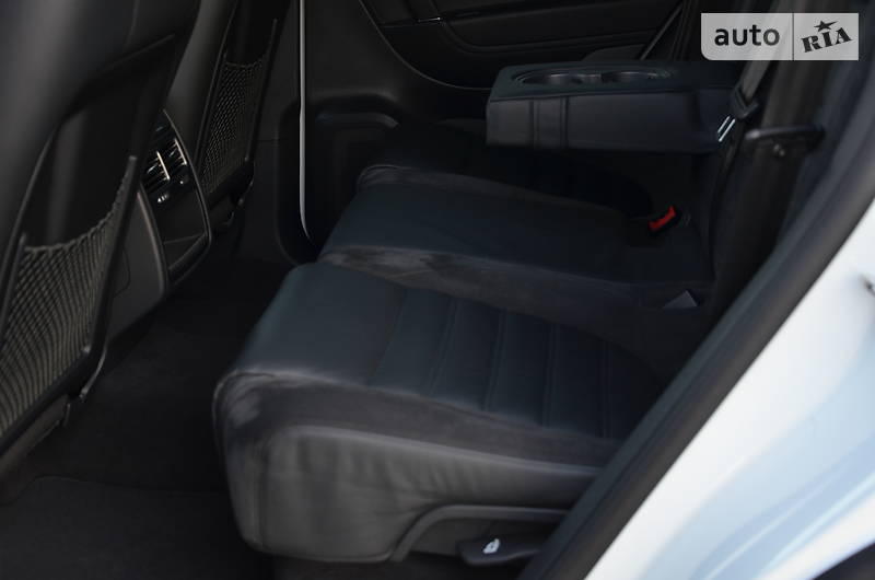 Позашляховик / Кросовер Volkswagen Touareg 2015 в Луцьку