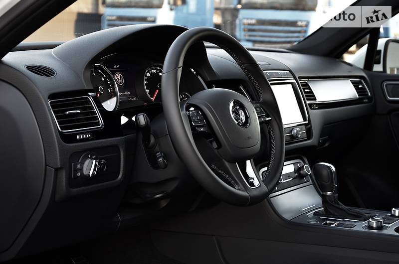 Позашляховик / Кросовер Volkswagen Touareg 2015 в Луцьку