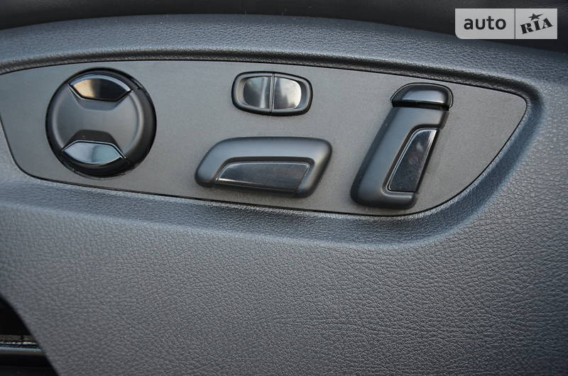 Позашляховик / Кросовер Volkswagen Touareg 2015 в Луцьку