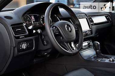 Позашляховик / Кросовер Volkswagen Touareg 2015 в Луцьку